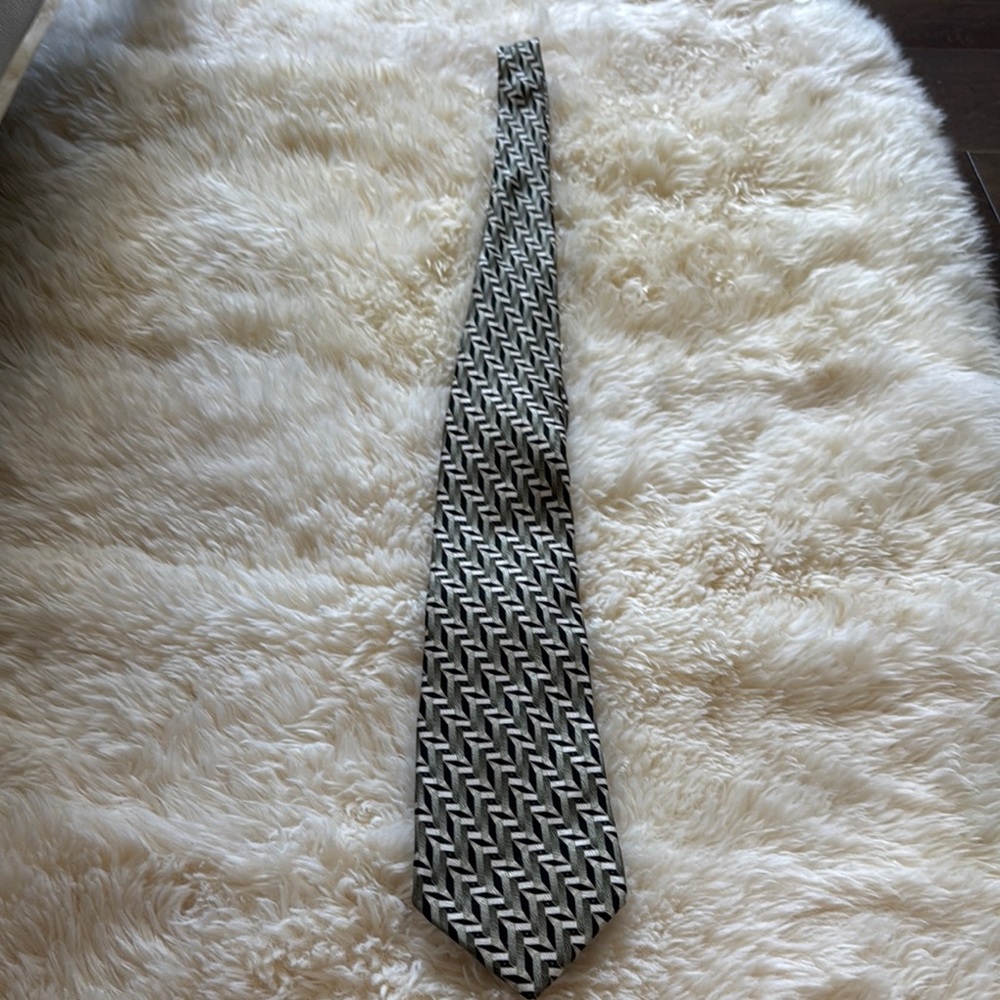 Classic Black and White Chevron Tie